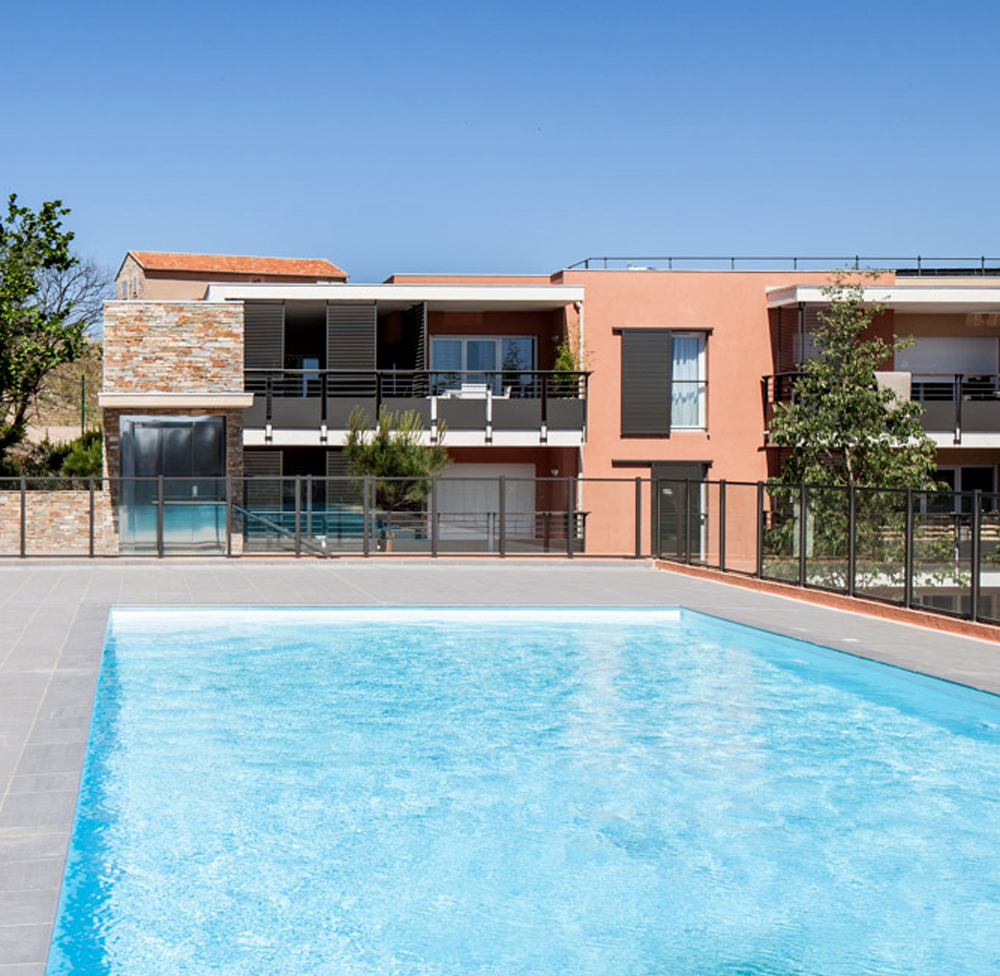 Résidence Roc Estérel à Roquebrune-sur-Argens vue de la piscine - Jean-Pascal Clément Architecte