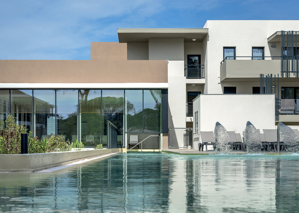 Résidence Douce Quiétude, vue piscine avec jets d'eau - Jean-Pascal Clément Architecte